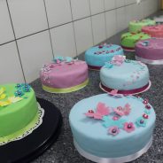 Torte füllen und verzieren